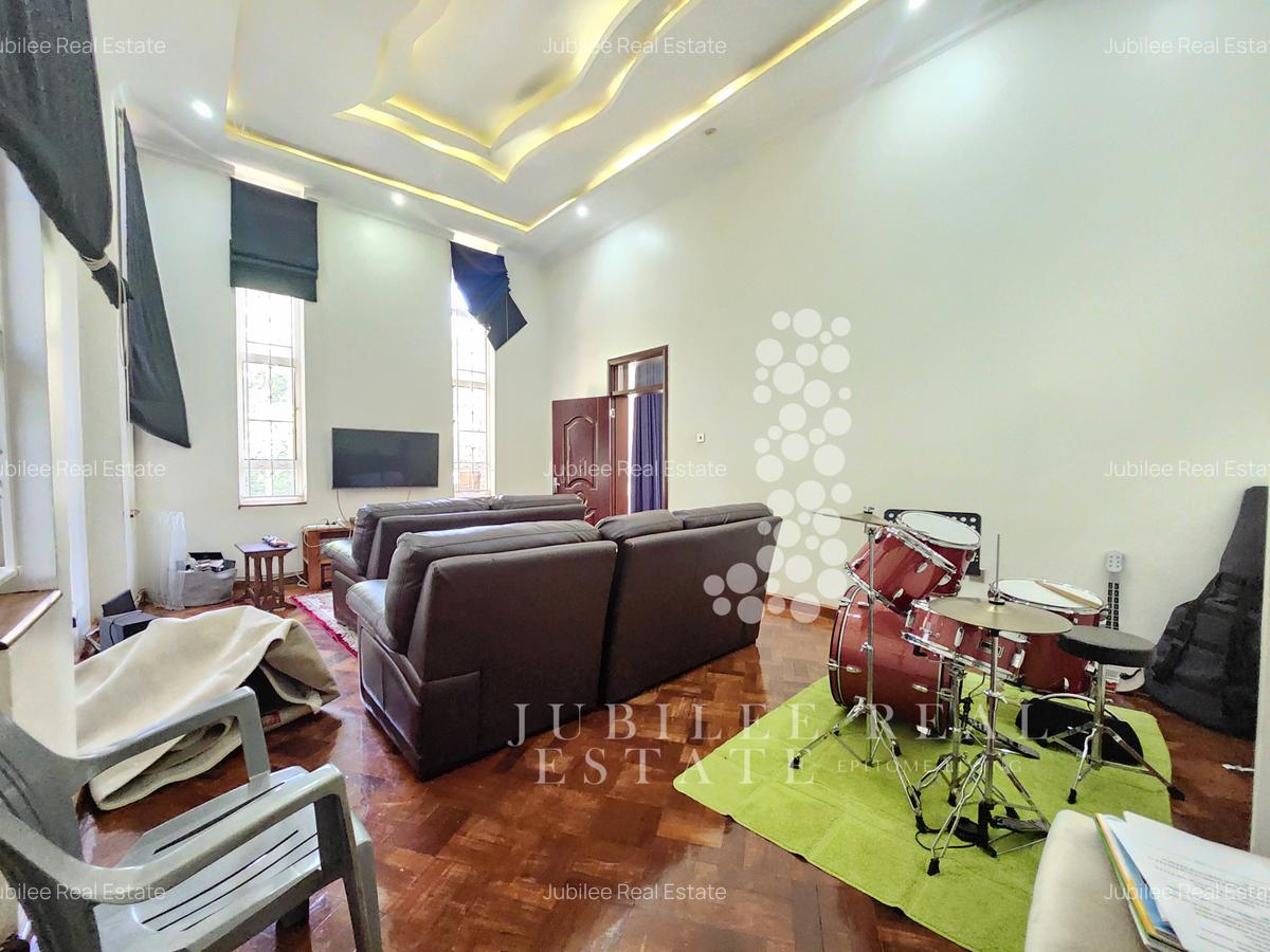 5 Bed House with En Suite in Kitisuru - 11