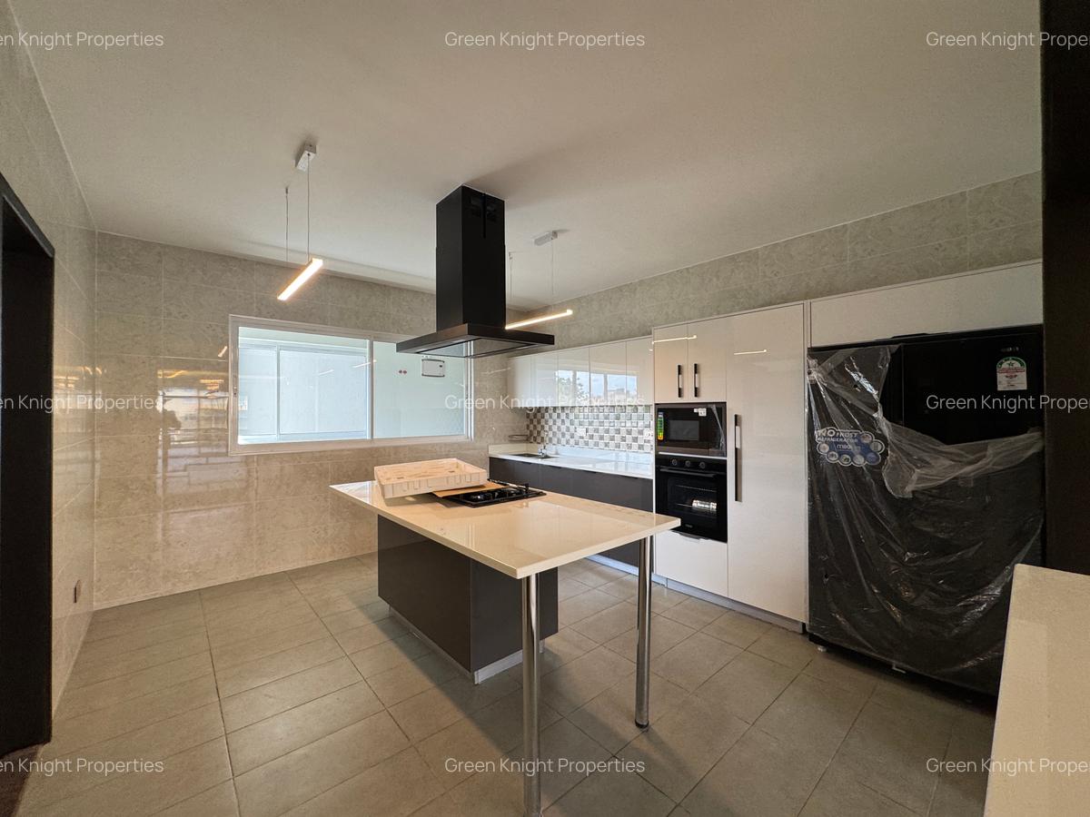 Serviced 3 Bed Apartment with En Suite in Riverside - 15
