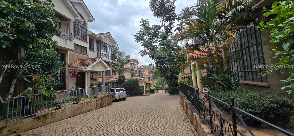 5 Bed Townhouse with En Suite at Off Convent Drive - 10