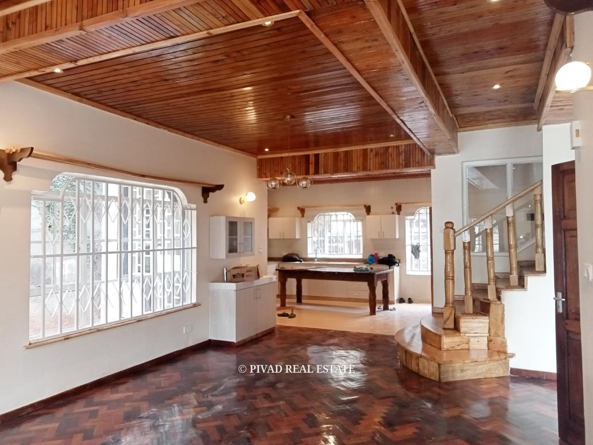 4 Bed House with Swimming Pool in Spring Valley - 2