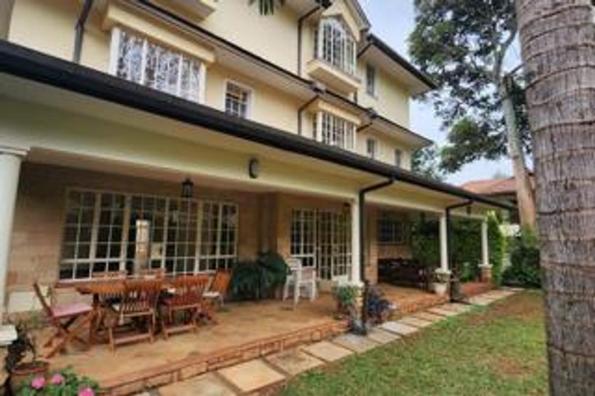 5 Bed Townhouse with En Suite at Lavington Green - 10