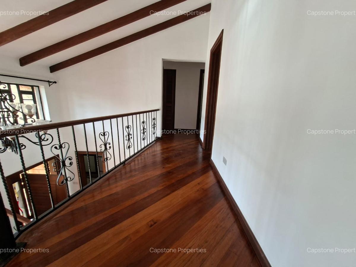 4 Bed Townhouse in Ridgeways - 15