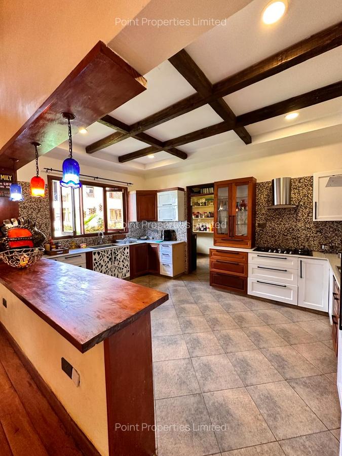 7 Bed Villa with En Suite in Ridgeways - 8