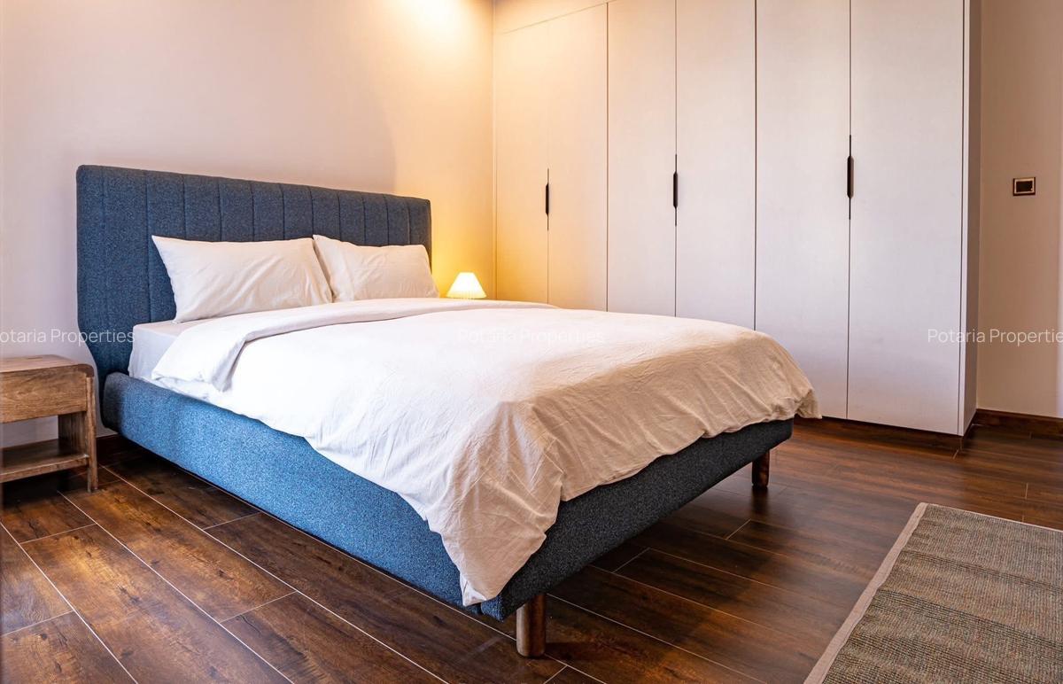 Serviced 3 Bed Apartment with En Suite in Brookside - 12