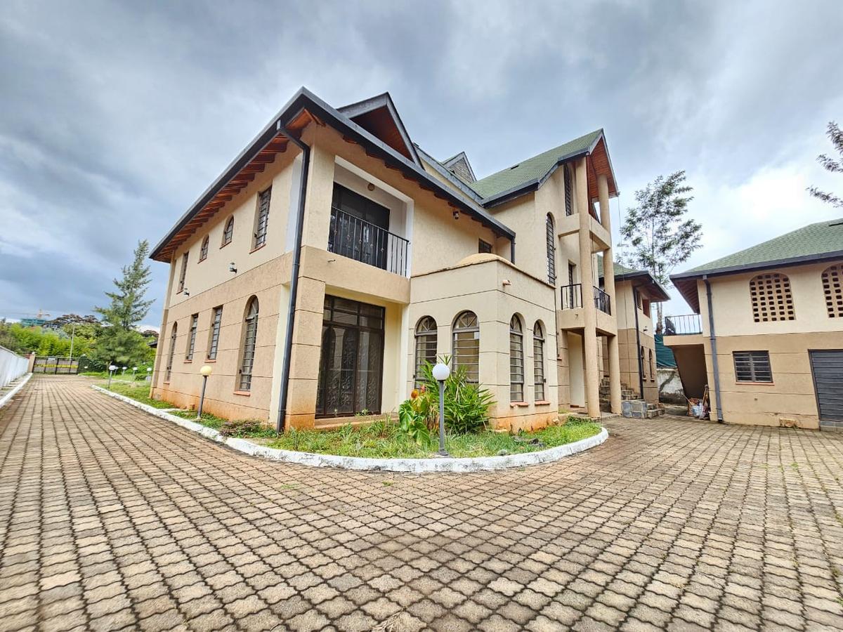 6 Bed House with En Suite in Runda - 19