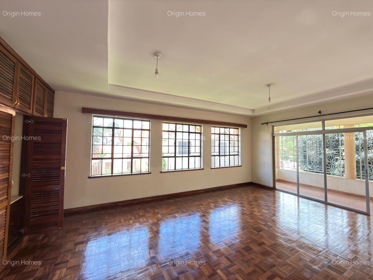 5 Bed House with En Suite in Runda - 10