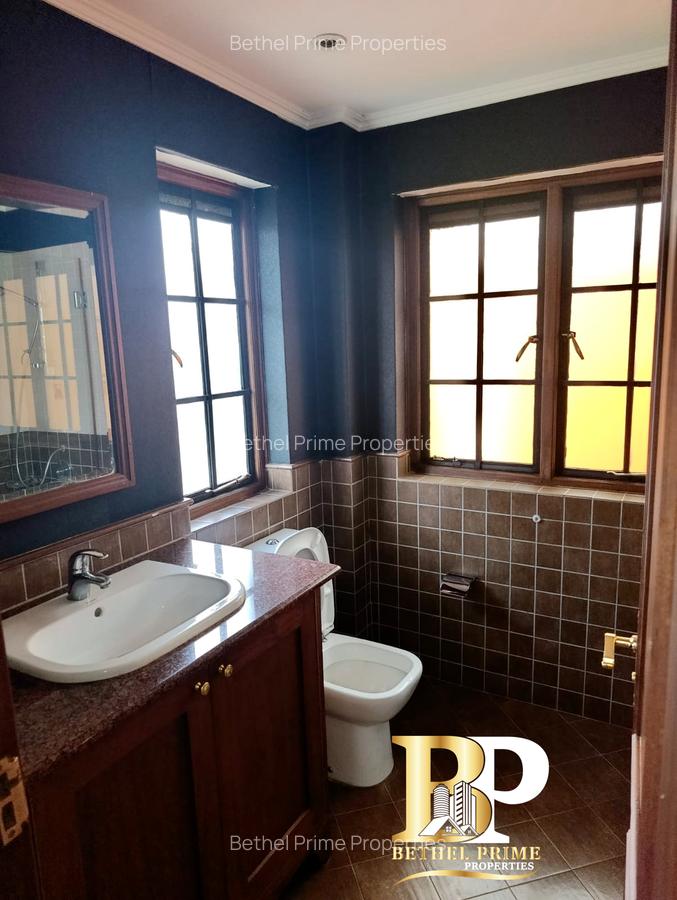 4 Bed Townhouse with En Suite in General Mathenge - 12