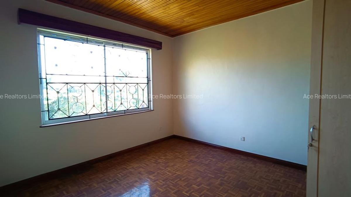 4 Bed Apartment with En Suite at Riverside Drive - 7