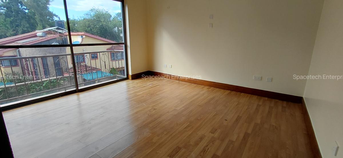 5 Bed Townhouse with En Suite in Westlands Area - 12
