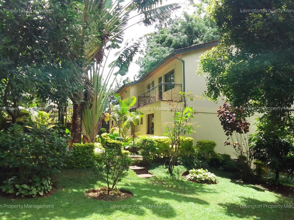4 Bed House with En Suite at Lavington - 2