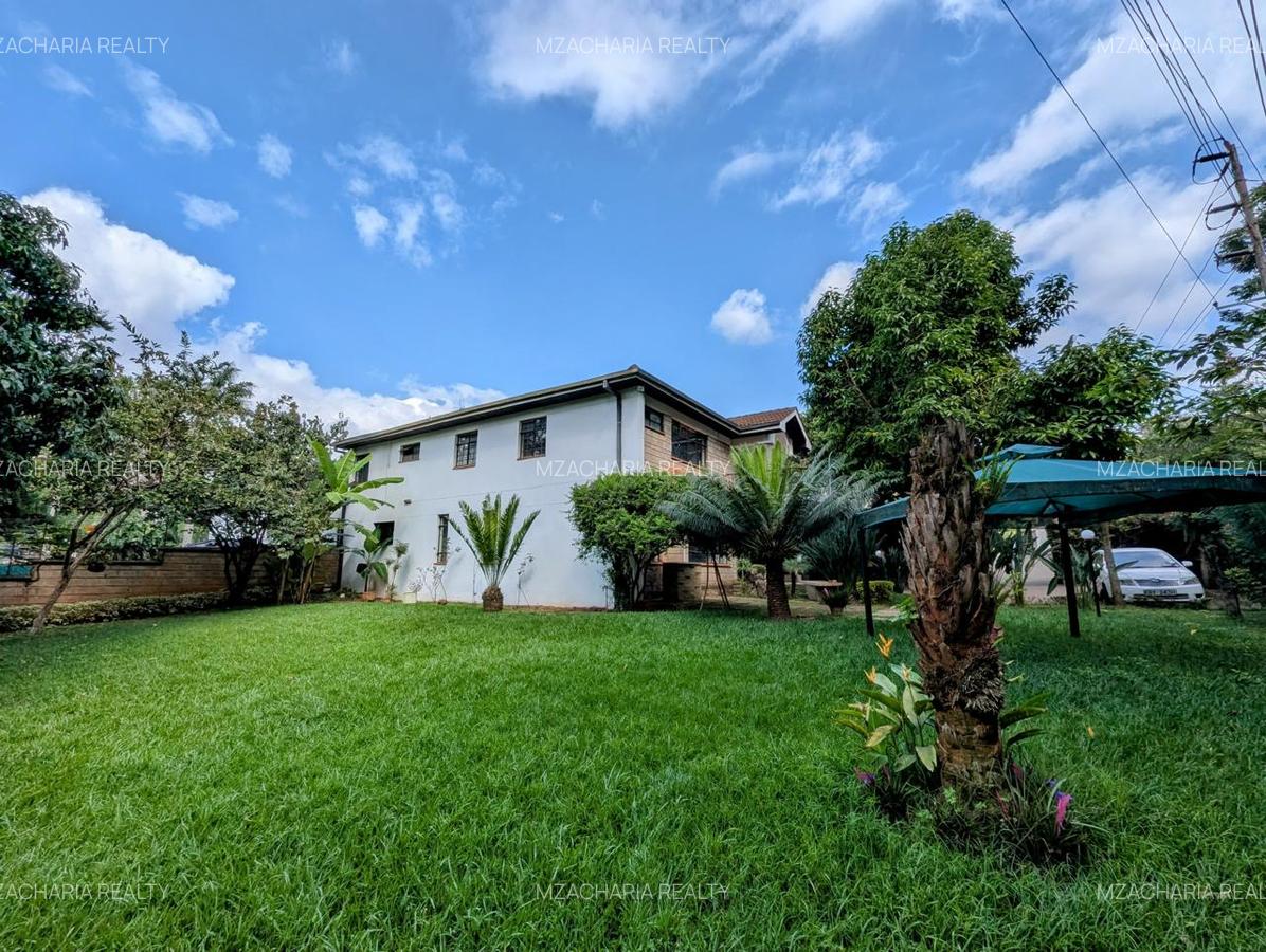 5 Bed House with En Suite in Brookside - 2