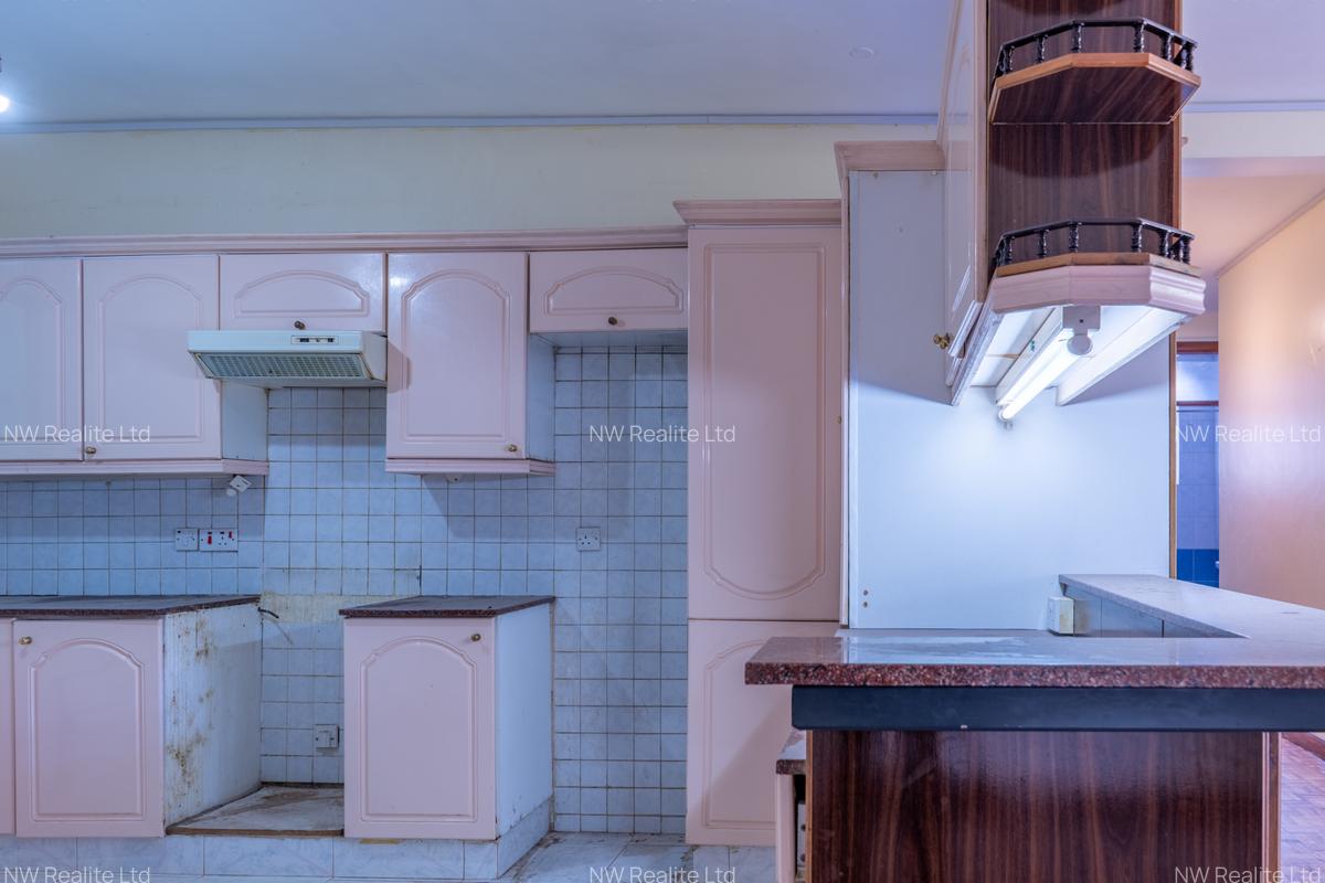 3 Bed House with En Suite in Westlands Area - 11