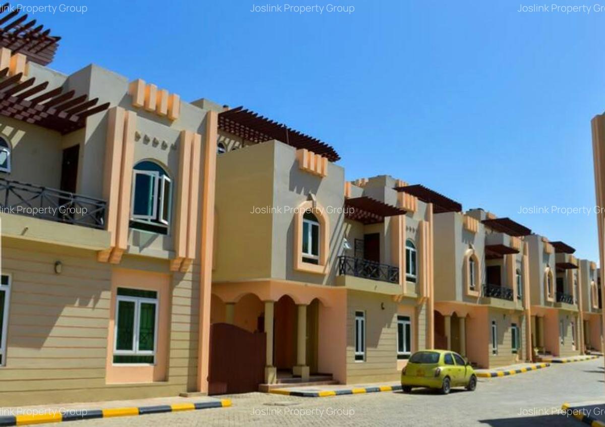 5 Bed Townhouse with Swimming Pool in Nyali Area - 3