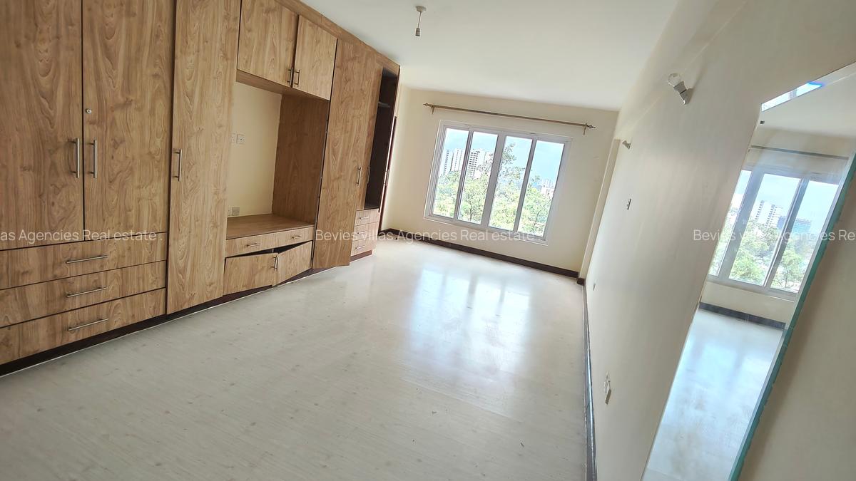 3 Bed Apartment with En Suite at Parklands - 10