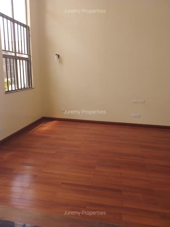 5 Bed Townhouse with En Suite in Lavington - 2