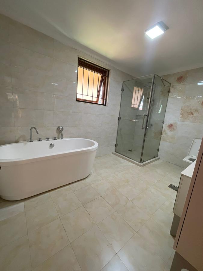 5 Bed Townhouse with En Suite in Lavington - 9