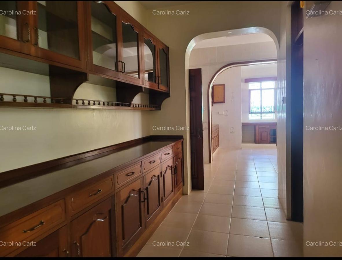 5 Bed House with En Suite in Nyari - 5