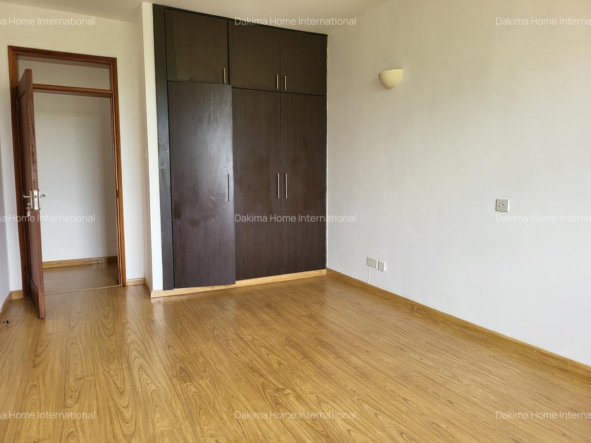 4 Bed House with En Suite in Runda - 11