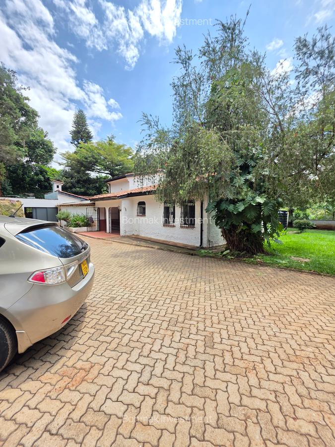 4 Bed House with En Suite at Hillview Estate. - 4
