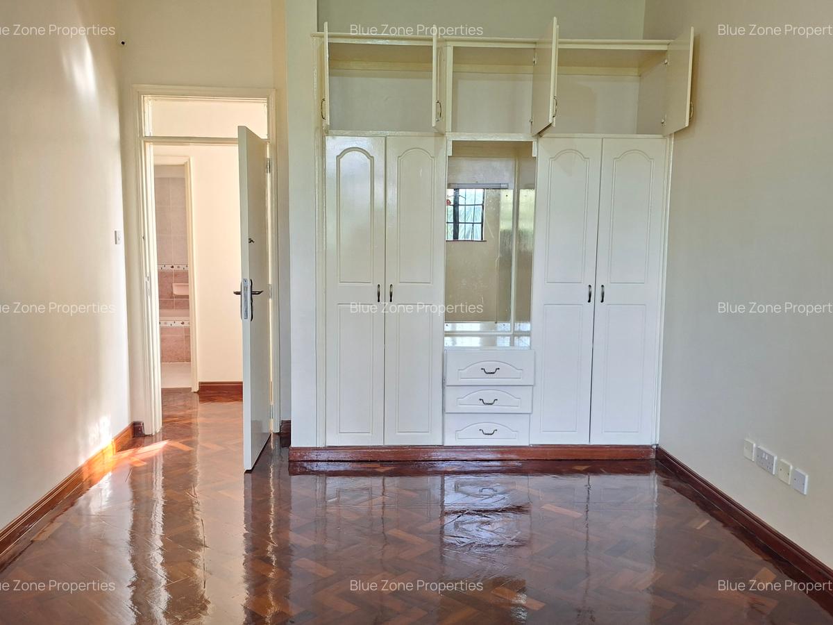 4 Bed House with En Suite at Off Mimosa Rd - 18