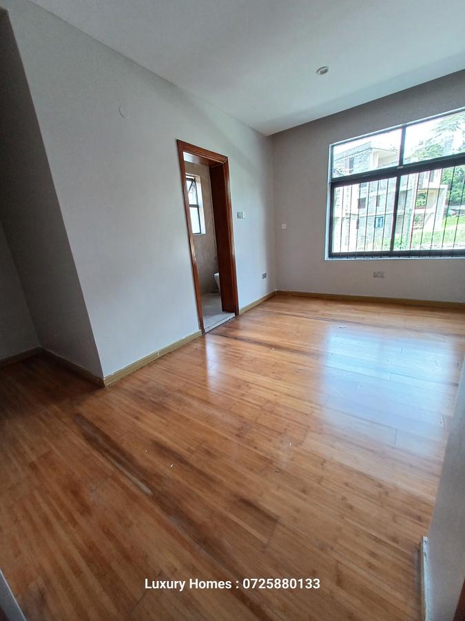 5 Bed Townhouse with En Suite in Lavington - 12