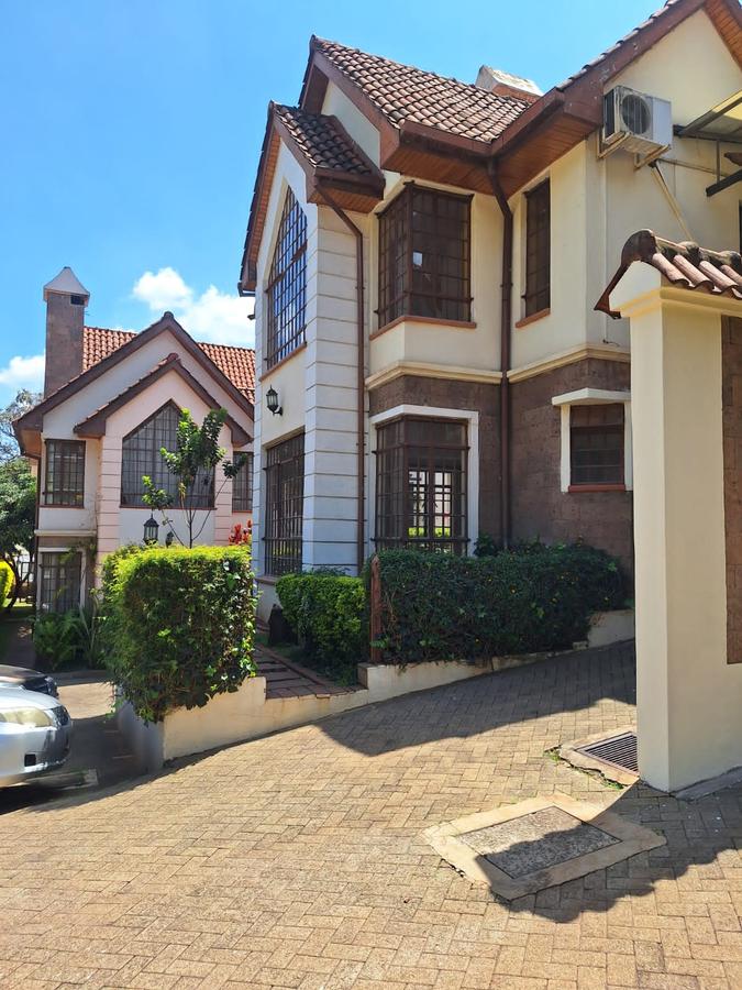 5 Bed Townhouse with En Suite in Lavington - 1