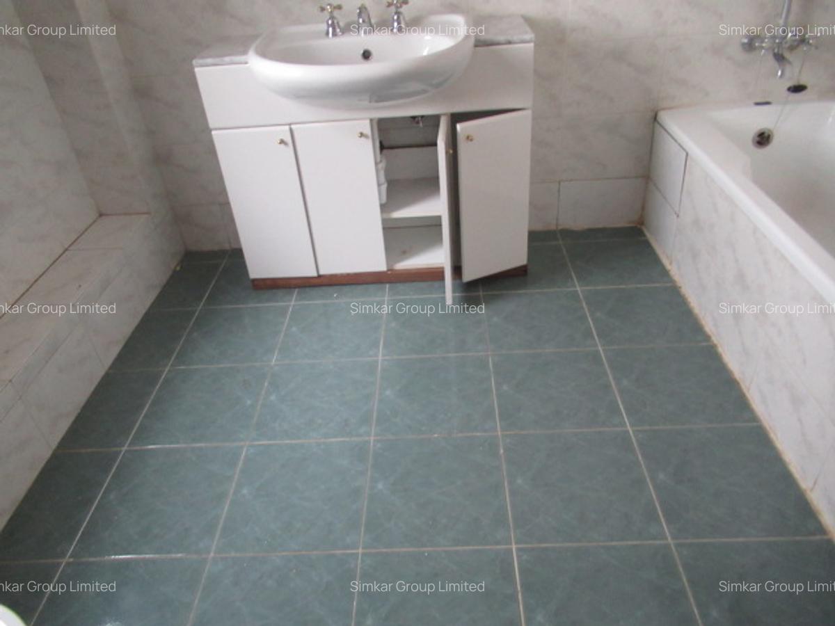 4 Bed Townhouse with En Suite at Riverside - 13