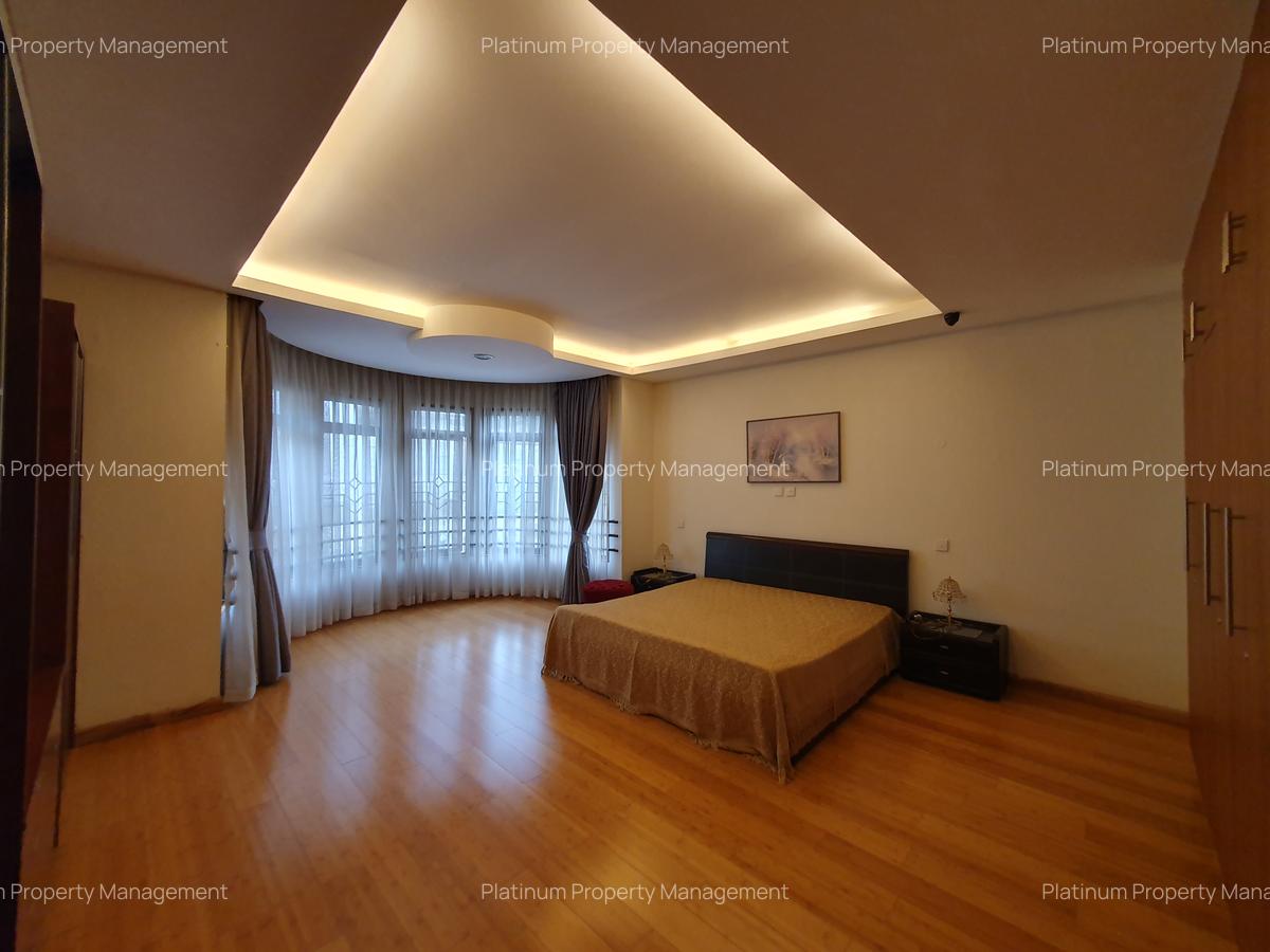 5 Bed Villa with En Suite in Kyuna - 20