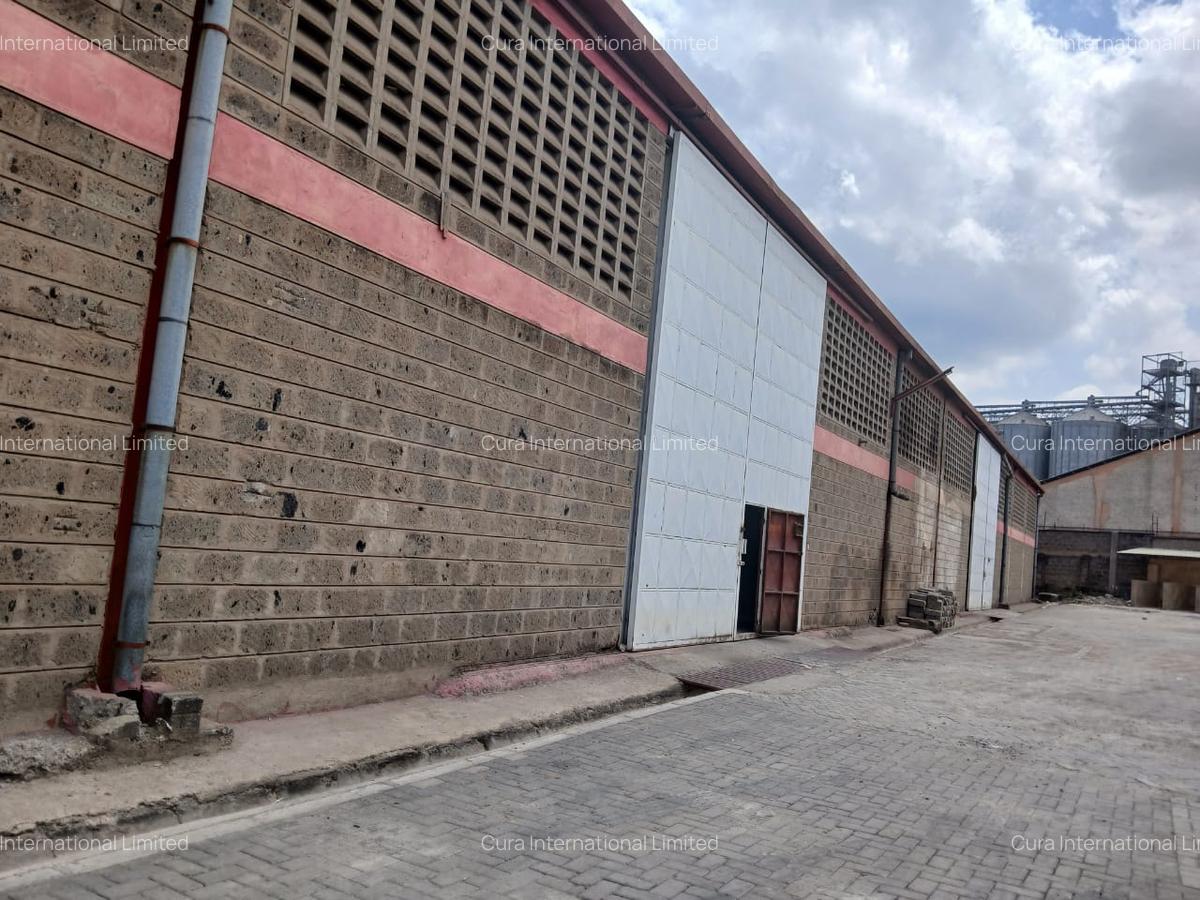 16,000 ft² Warehouse in Industrial Area - 5