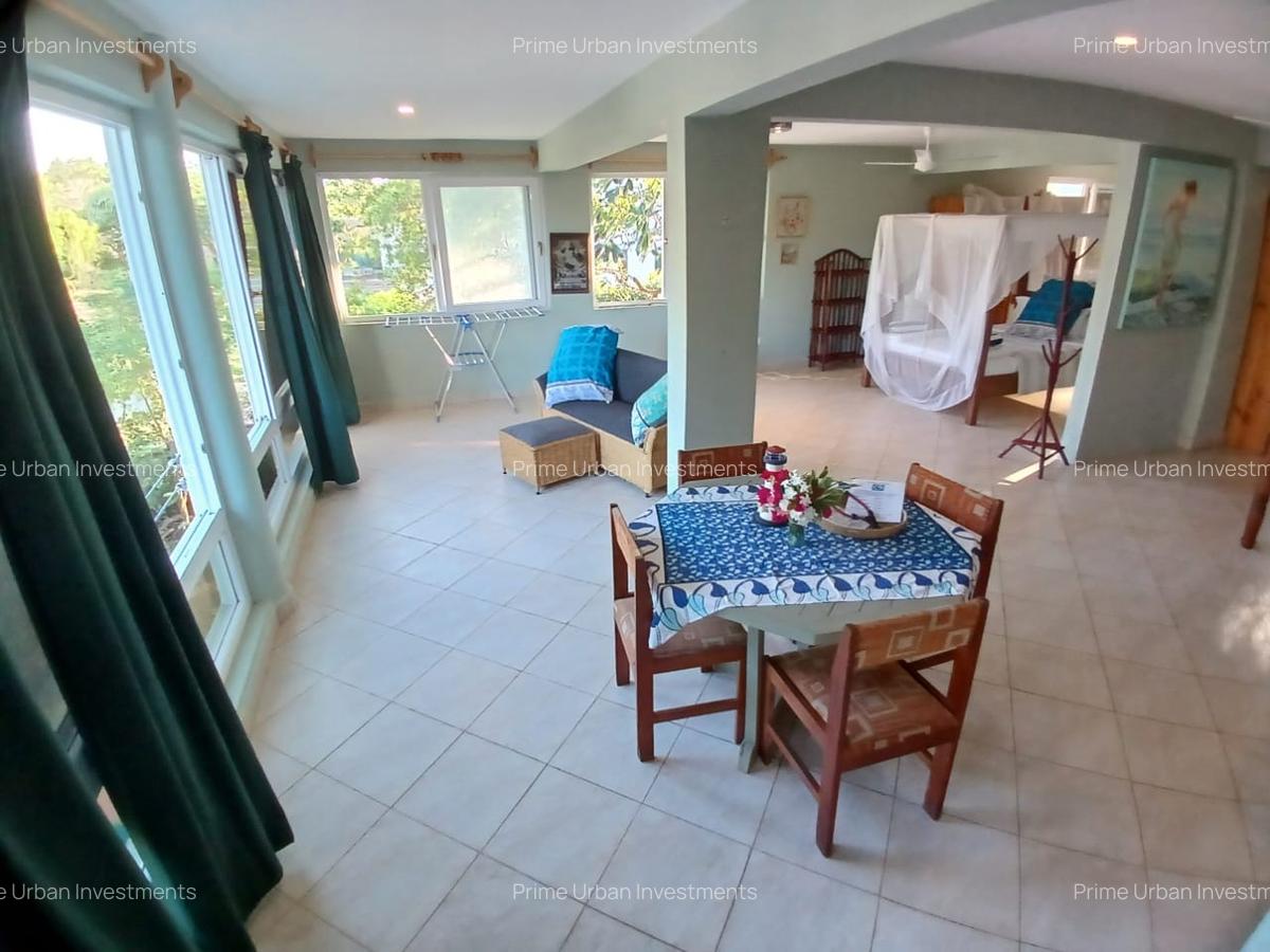 8 Bed House with En Suite in Diani - 4