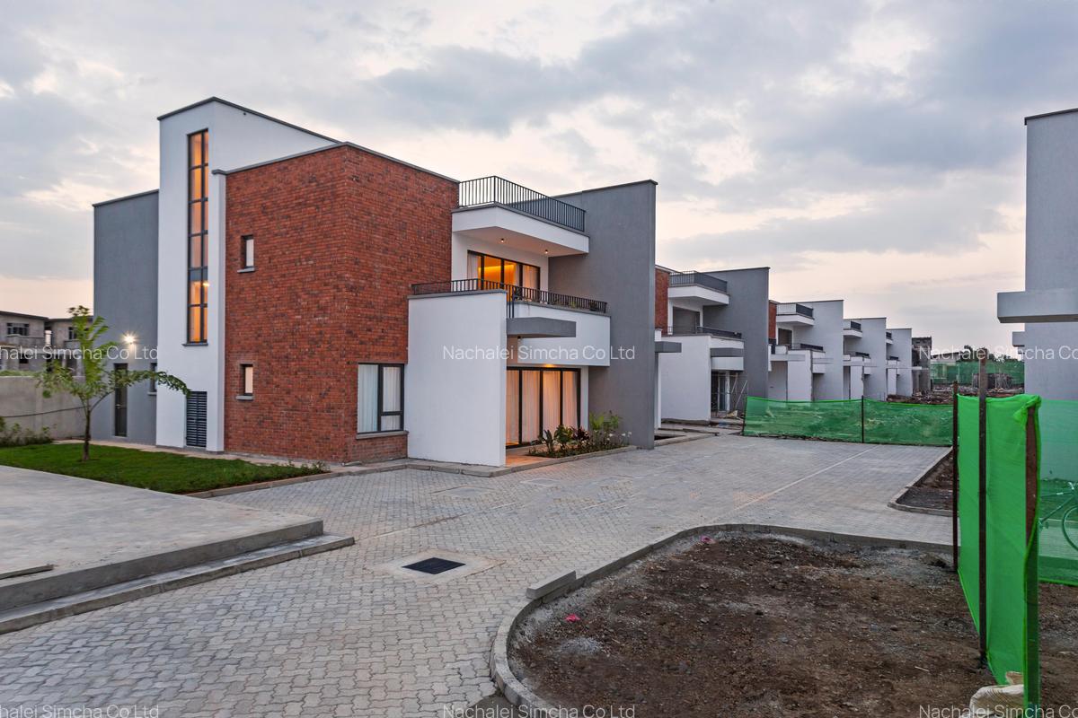 4 Bed Townhouse with En Suite at Off Langata Road - 16