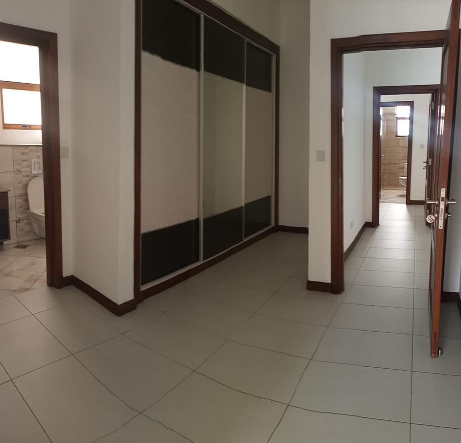 2 Bed Apartment with En Suite in Nyali Area - 11