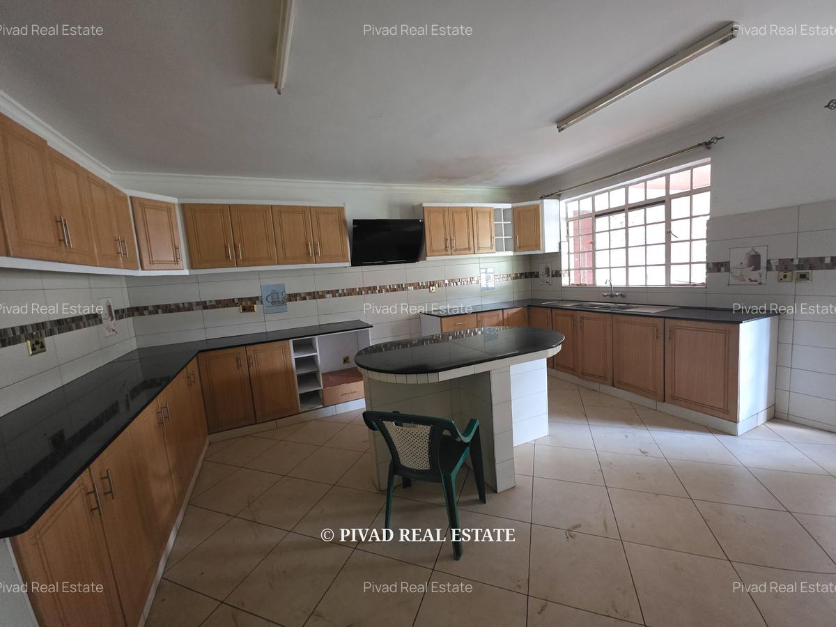 5 Bed House with Garden in Runda - 10