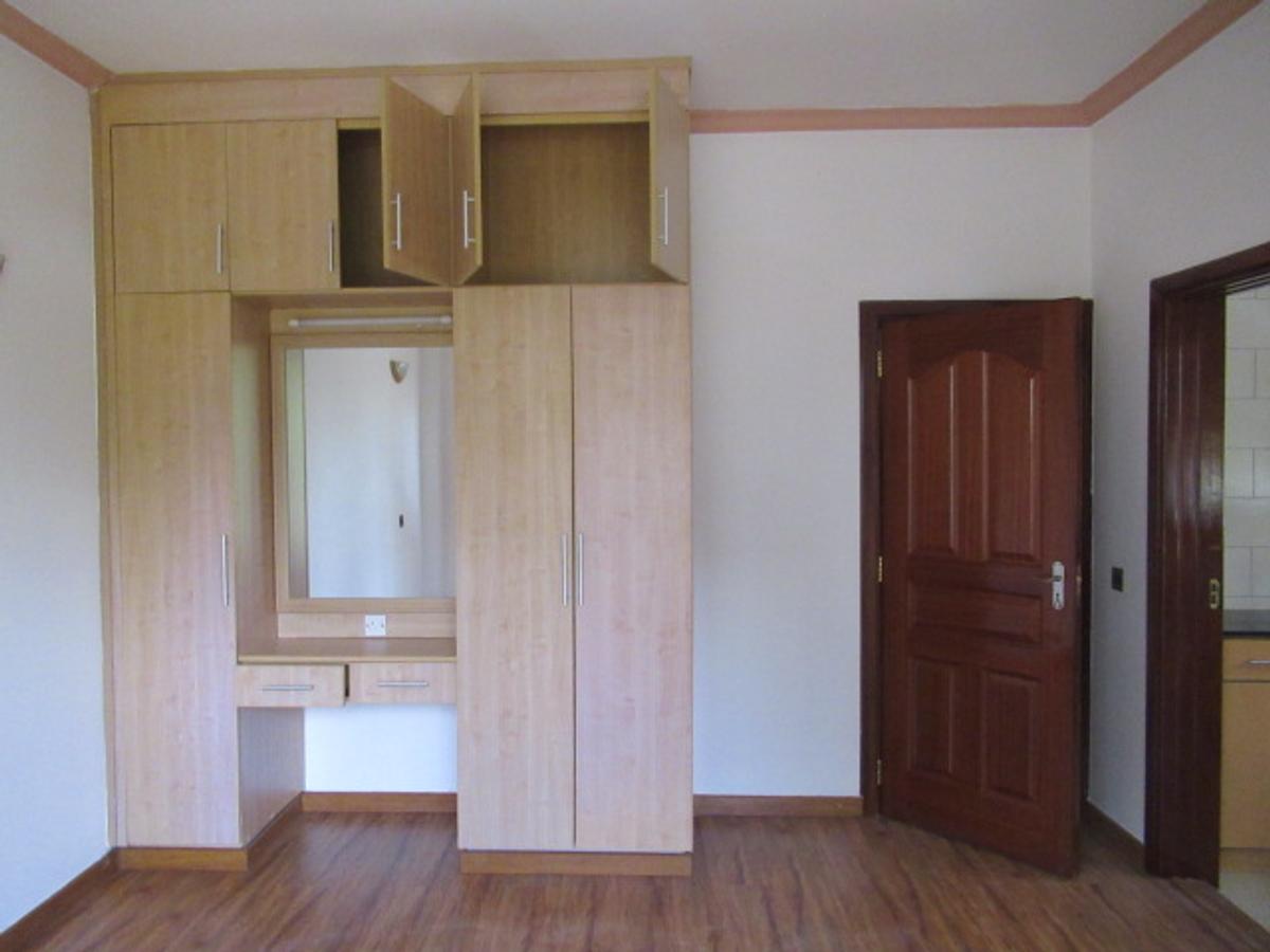 4 Bed Townhouse with En Suite at Westlands - 12