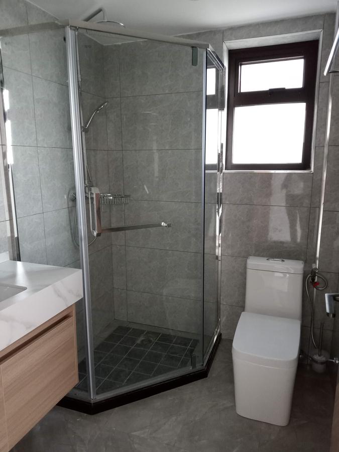 3 Bed Apartment with En Suite in Riverside - 3