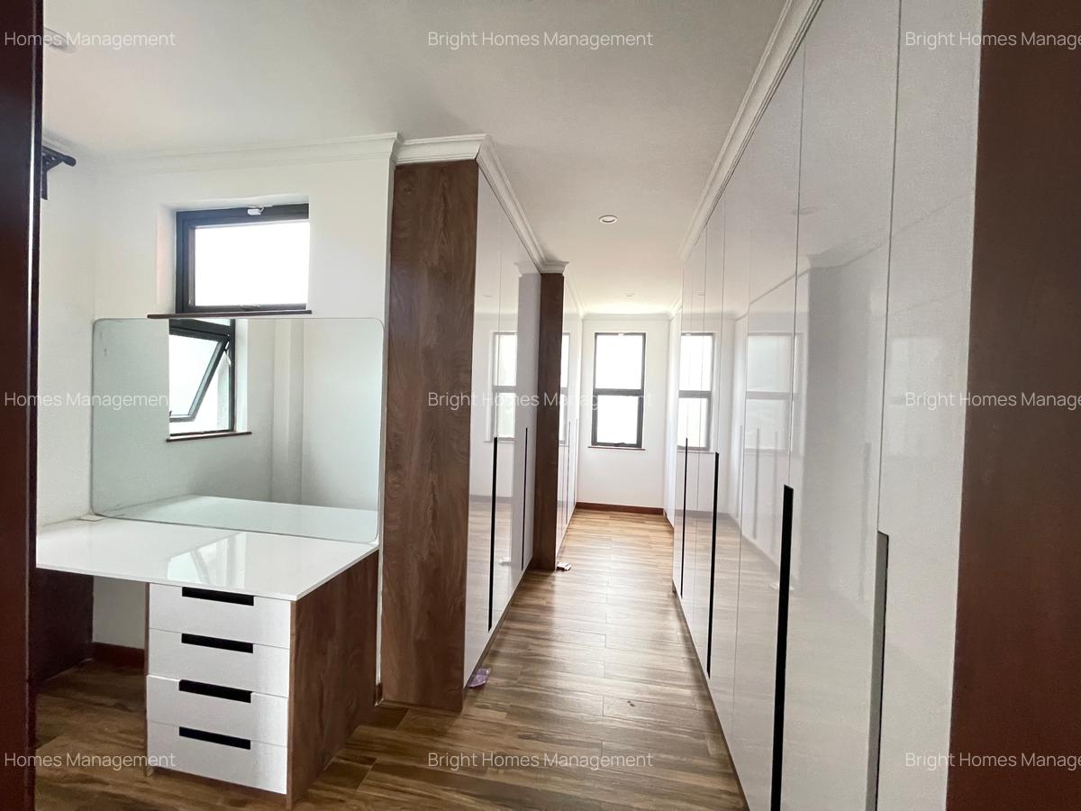 5 Bed Townhouse with En Suite in Lavington - 11