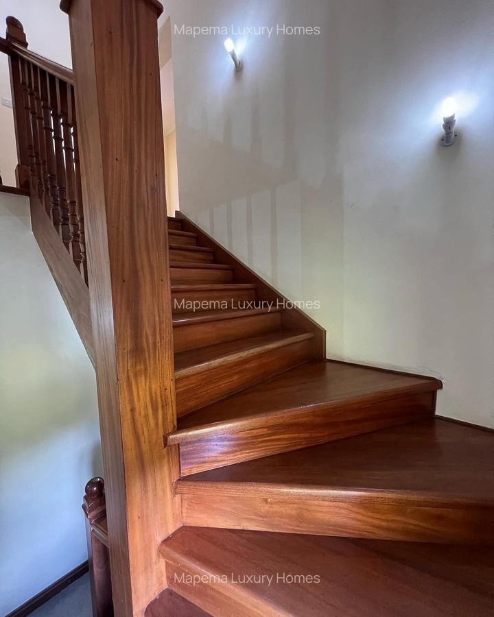 5 Bed House with En Suite at Hardy Area - 5