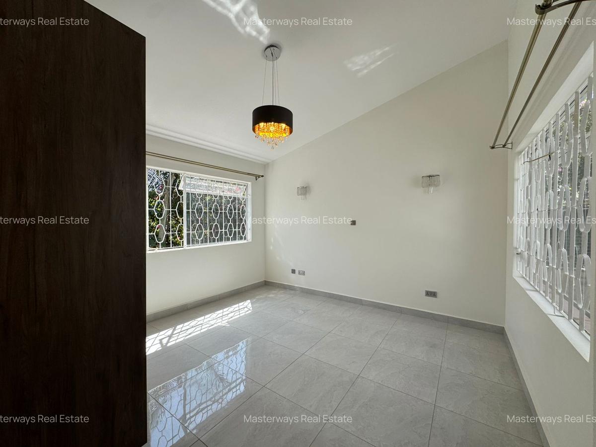 4 Bed Townhouse with En Suite at Lantana Road - 13