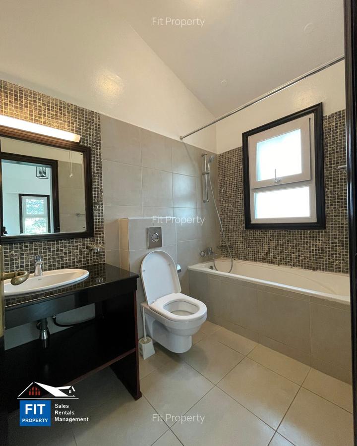 4 Bed House with En Suite in Westlands Area - 13