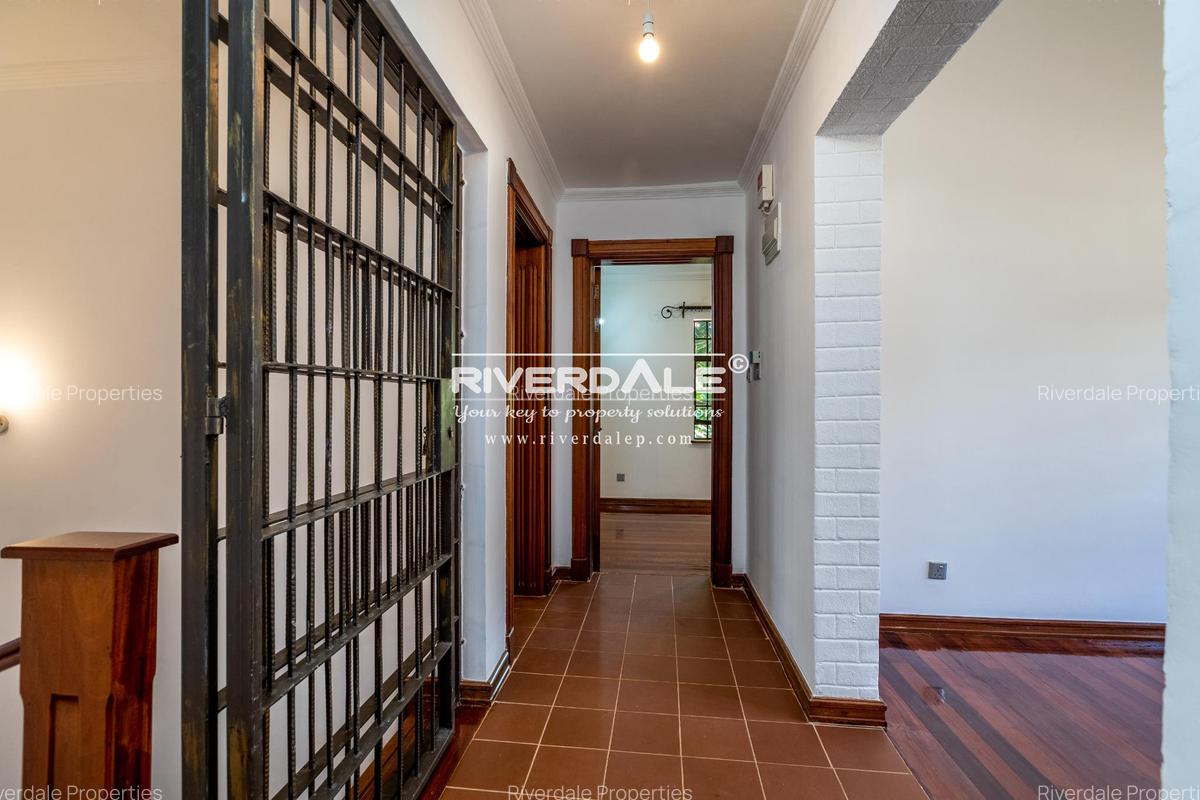 4 Bed Villa with En Suite in Westlands Area - 9