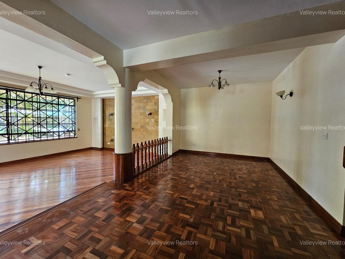 5 Bed Townhouse with En Suite at Lavington - 9
