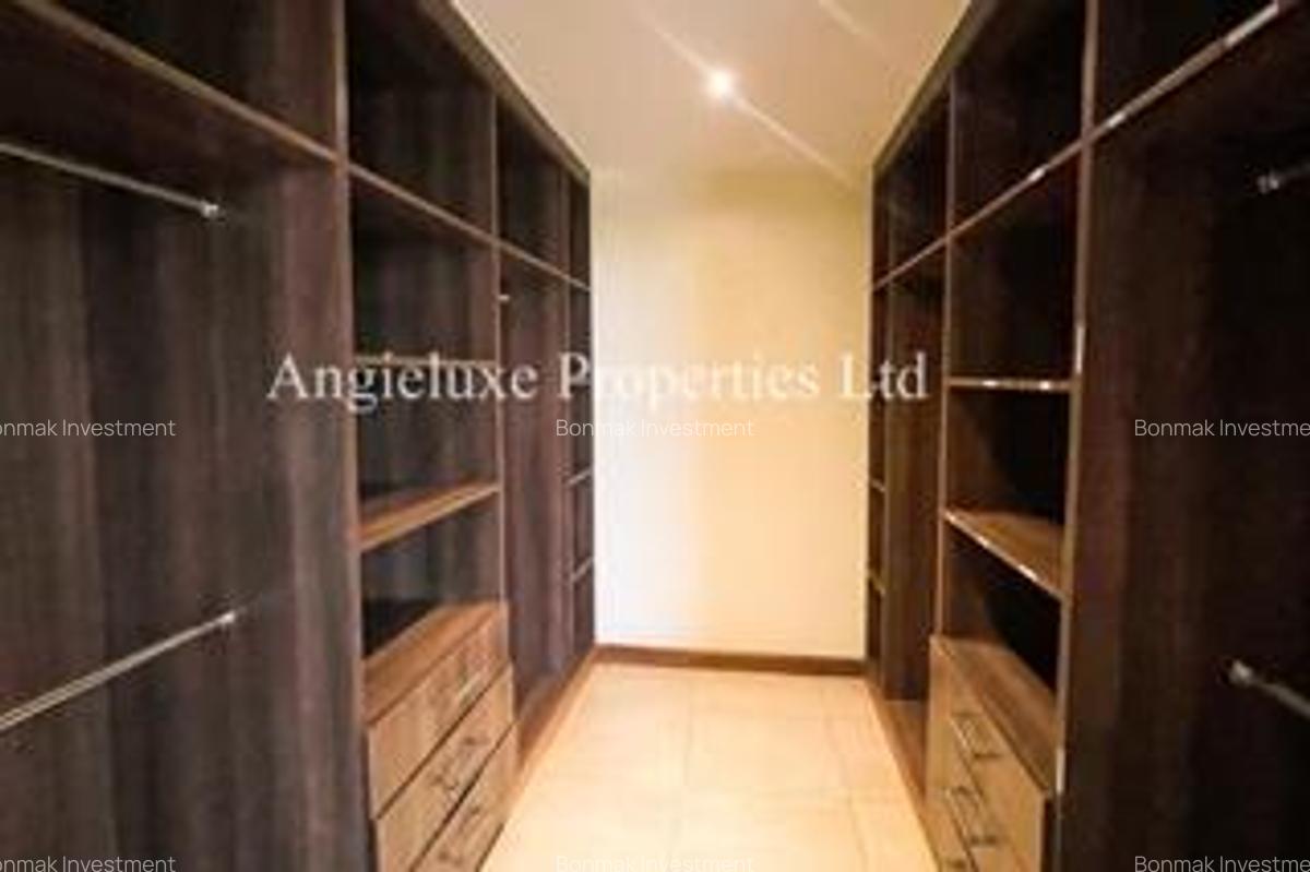 4 Bed Townhouse with En Suite at Runda Mumwe - 19