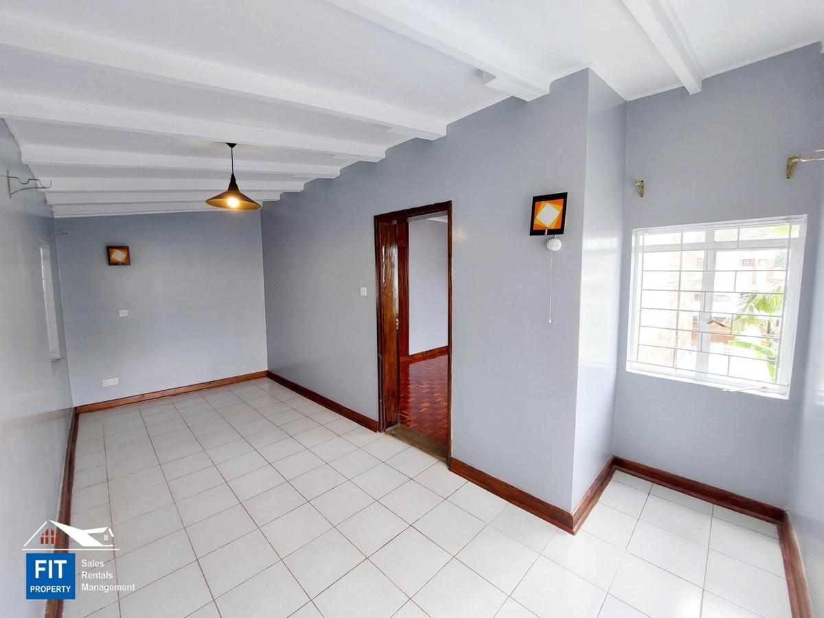 4 Bed Townhouse with En Suite in Parklands - 18