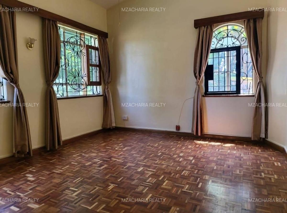 5 Bed Townhouse with En Suite in Nyari - 5