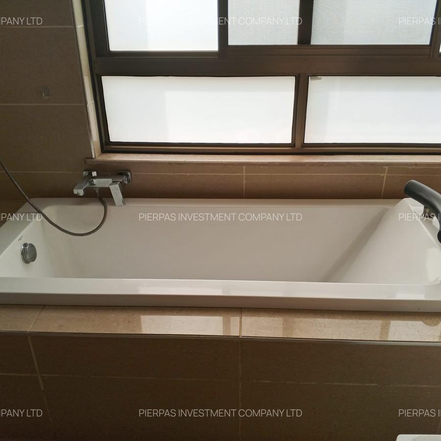 Serviced 3 Bed Apartment with En Suite in Parklands - 9