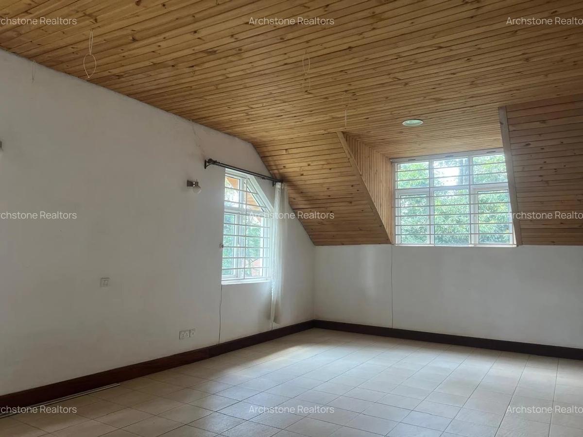 5 Bed Townhouse with En Suite in Rosslyn - 5