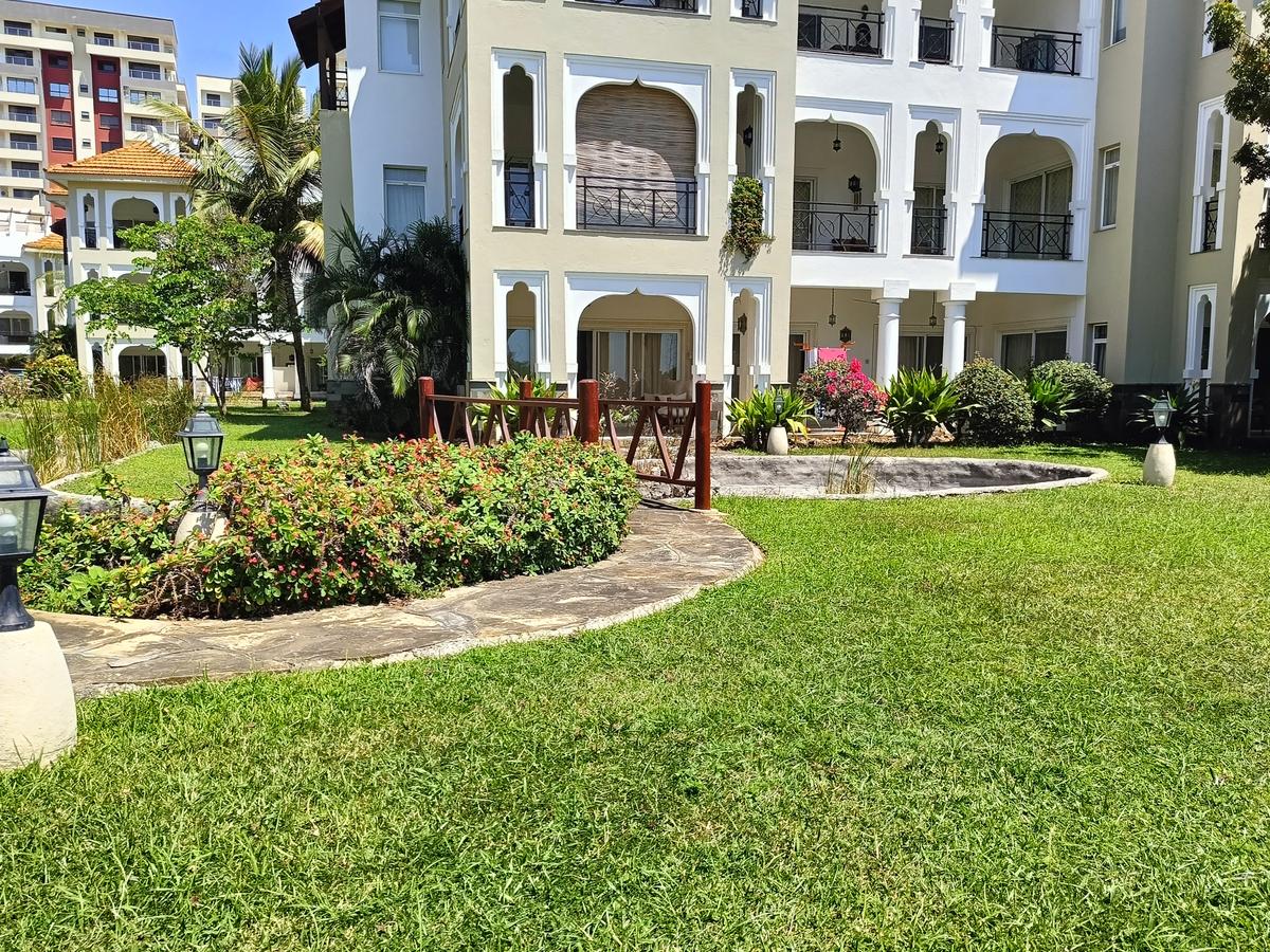 Serviced 3 Bed Apartment with En Suite at Third Avanue - 12