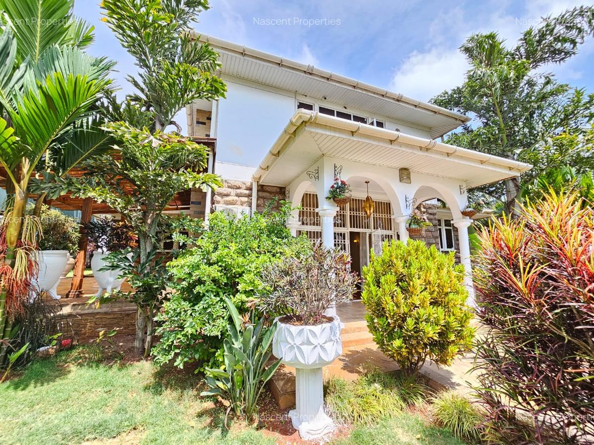 4 Bed House with En Suite in Runda - 2