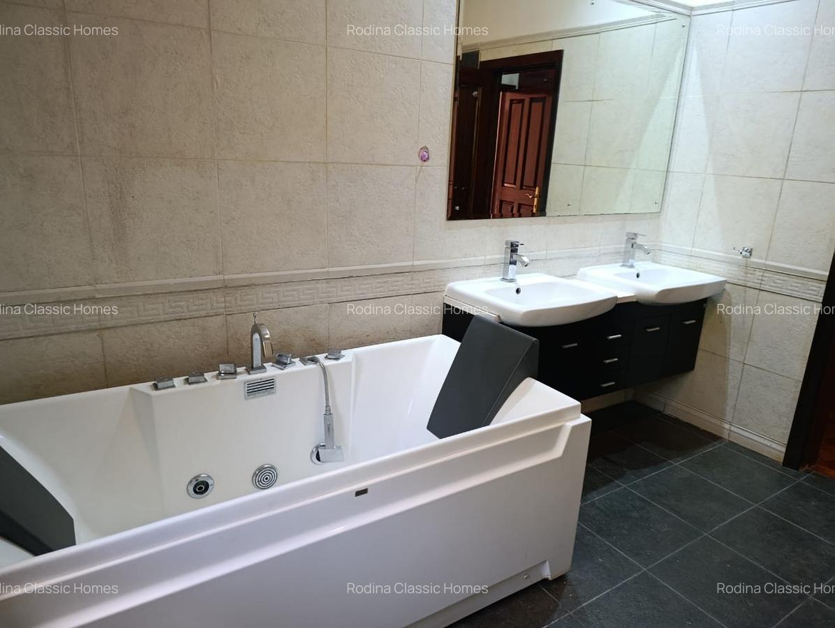 5 Bed Townhouse with En Suite in Karen - 3