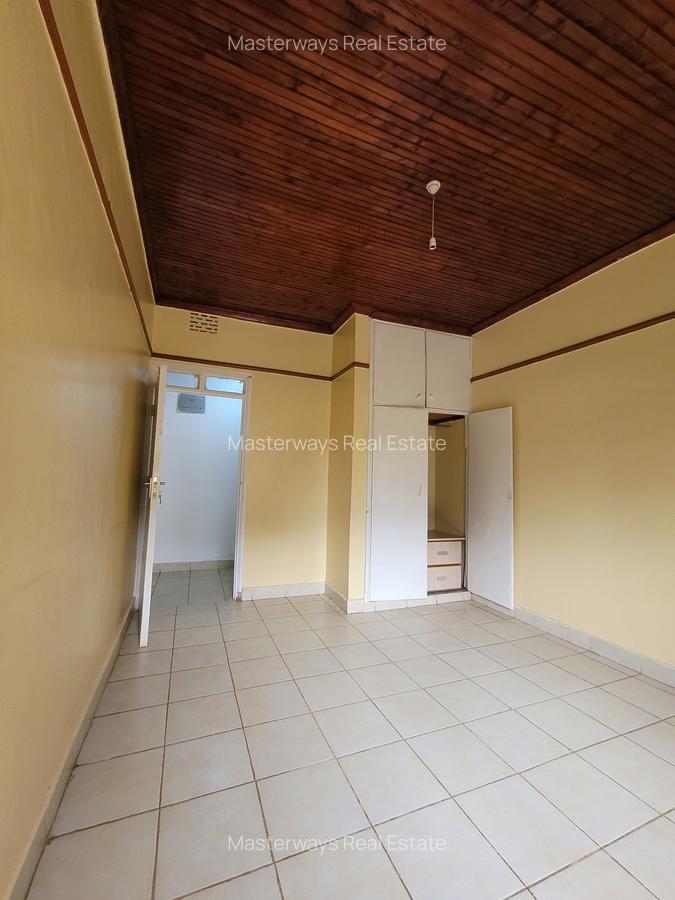 5 Bed House with En Suite at Mountain View Estate - 6